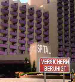 Krankenhaus / Spital, Schild Versichern beruhigt